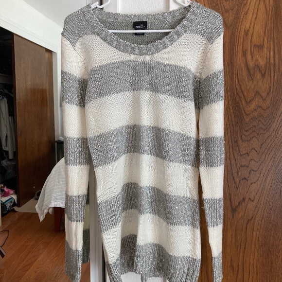 Rue21 Sweaters - Rue 21 Sparkly Gray Sweater